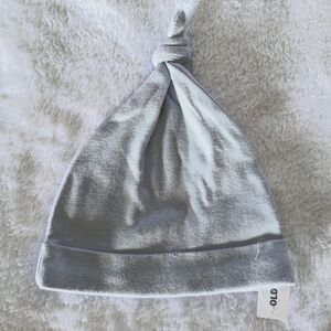 NWT baby knot hat